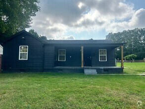 Building Photo - 1850 Davis Cir