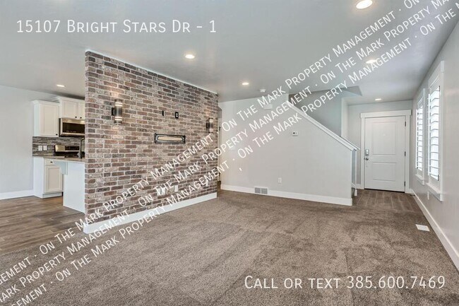 Foto del edificio - 15107 Bright Stars Dr