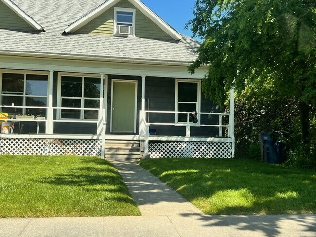 Foto del edificio - 2521-2523 E. Sharp Ave