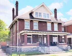 Building Photo - 65-67-67 Warren St