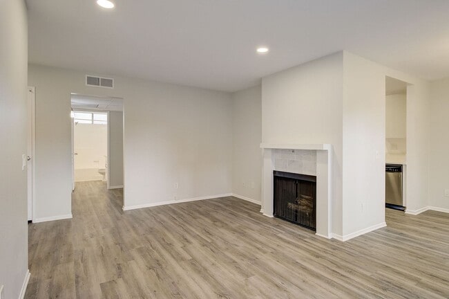 Interior Photo - 960 N. Alfred