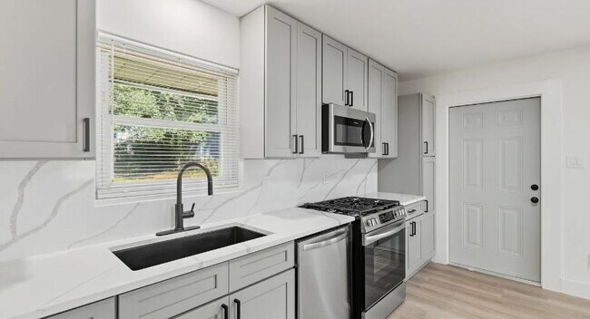 Foto del edificio - 413 Solar Dr