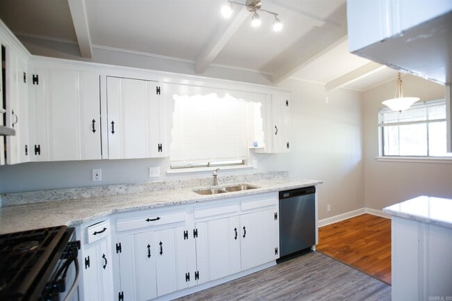 Building Photo - 25 Sunnydale Dr