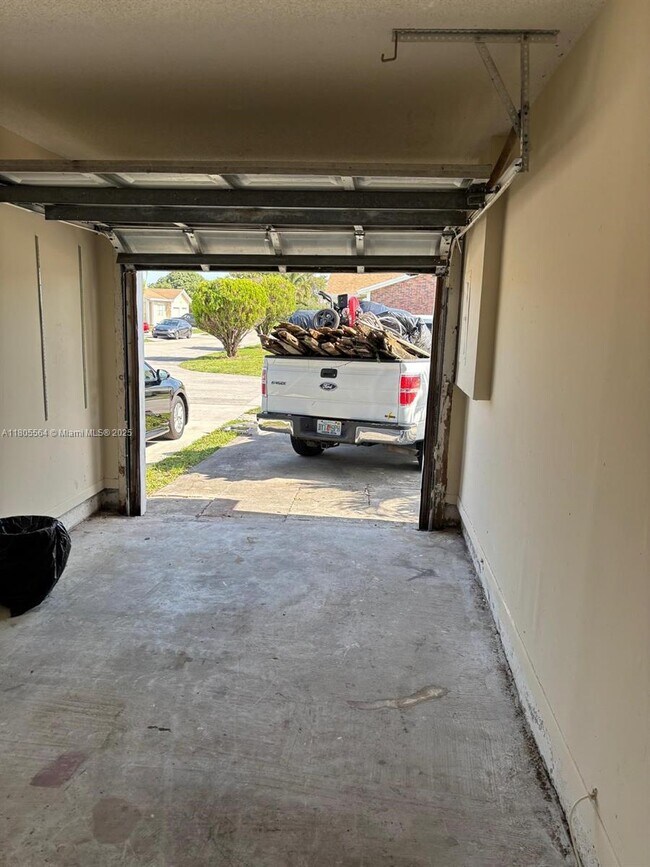 Foto del edificio - 9761 W Heather Ln