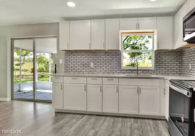 Foto del edificio - 4 br, 2.5 bath House - 910 Windsor Street ...