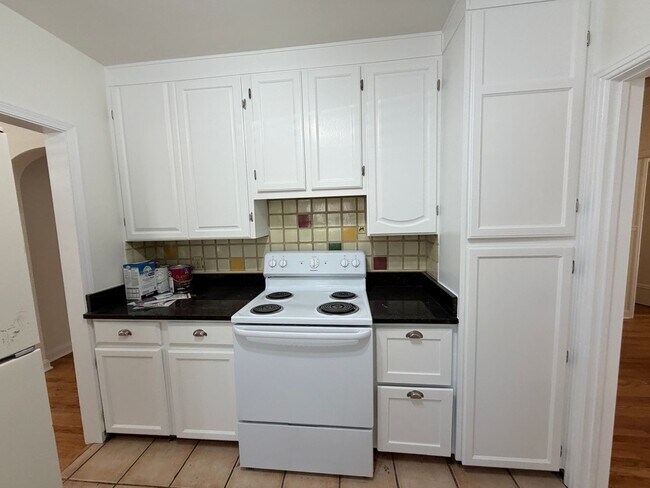 Foto del edificio - Classic Wash Park Gem with Detached Garage, Finished Basement & Stunning Great Room Addition
