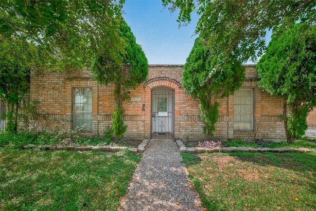 Building Photo - 9029 Sharpcrest St