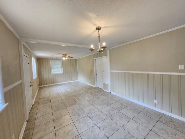 Building Photo - 8009 Beaver Cir