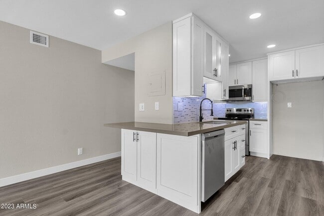 Building Photo - 7625 E Camelback Rd