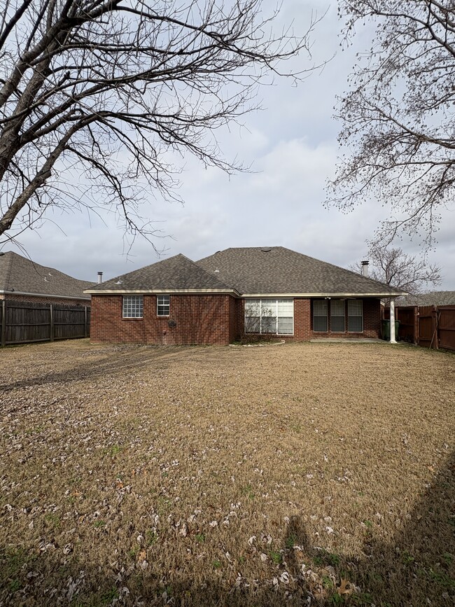 Building Photo - 918 Hallwood Ln