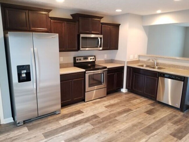 Building Photo - Heritage Place Townhome