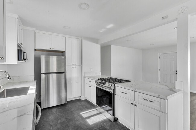 Building Photo - 1222 Willowside Ter