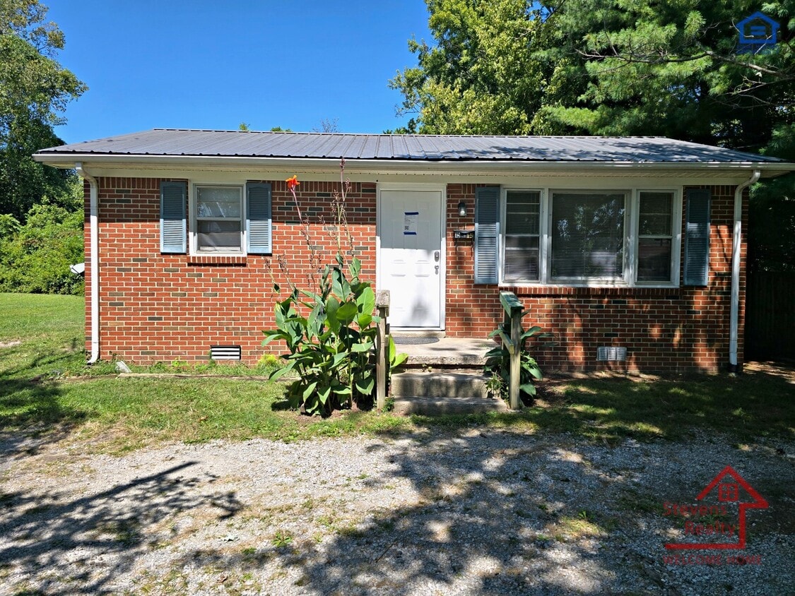 Primary Photo - 15 W Borden St