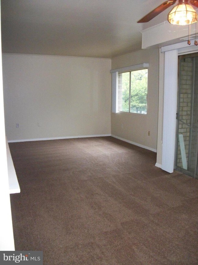 Building Photo - 3815 Oakford Ave
