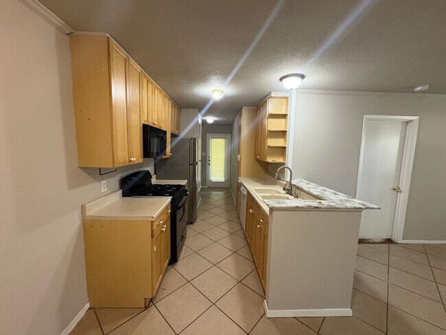 Building Photo - 704 Osage Dr