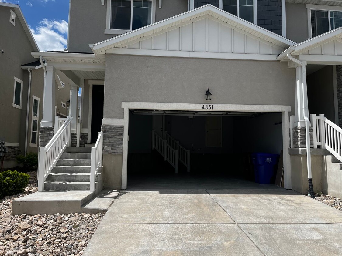 Primary Photo - GORGEOUS Townhome!!!