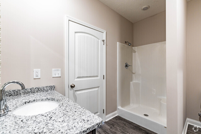 1BR, 1BA 900 SF Bathroom - The Ridge at Walnut Valley