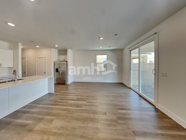 Building Photo - 9580 E Friedel Dr