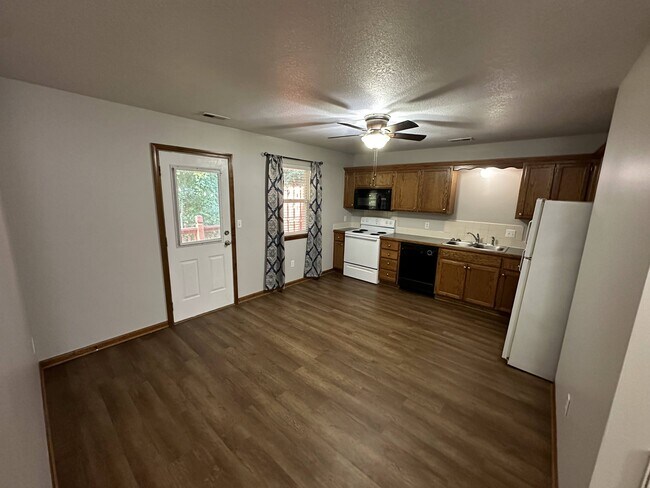 Foto del edificio - 413 Blake Anthony Dr