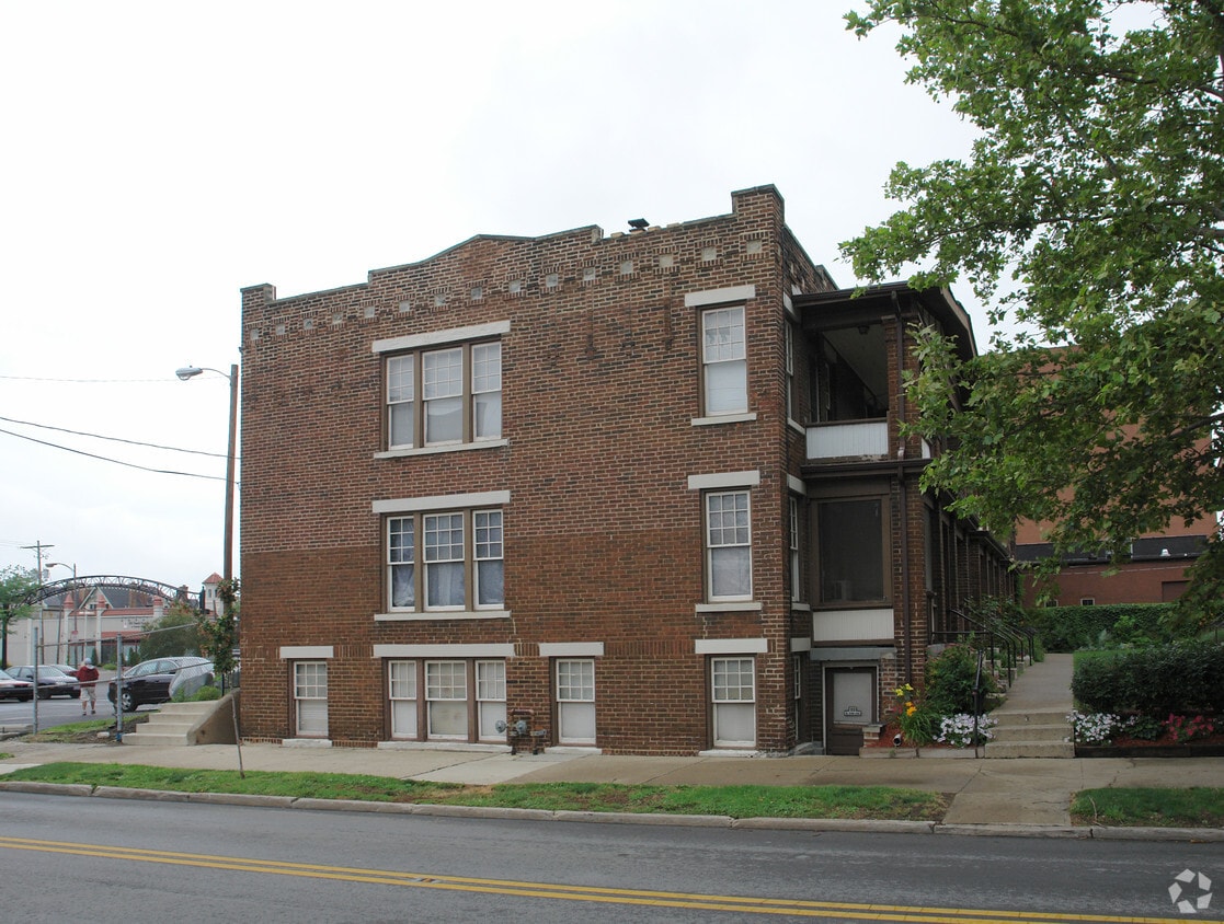 Building Photo - 22 E 2nd Ave