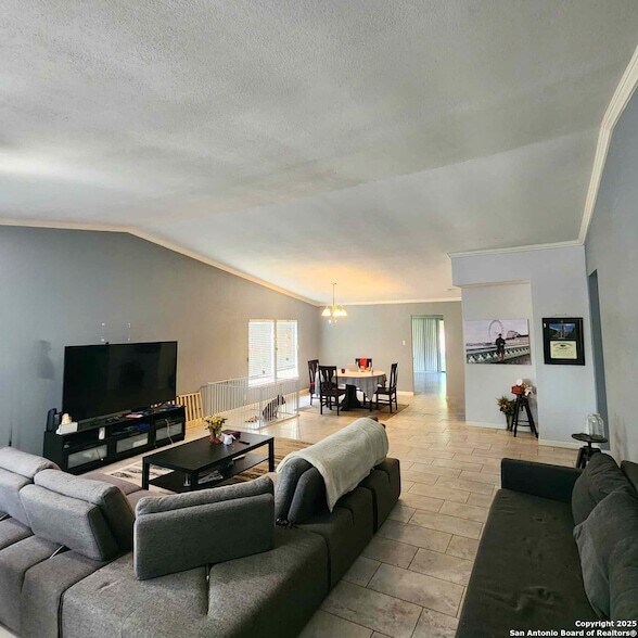 Building Photo - 10539 Country Flower