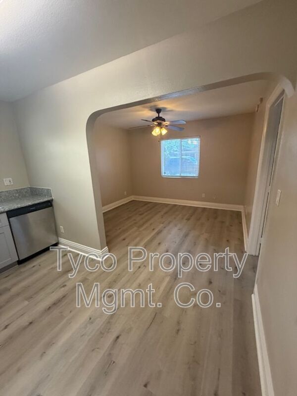 Foto del edificio - 905 E 4th St