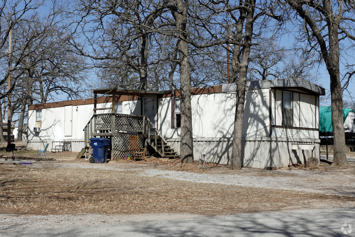 Building Photo - West Oaks Mobile Home Park