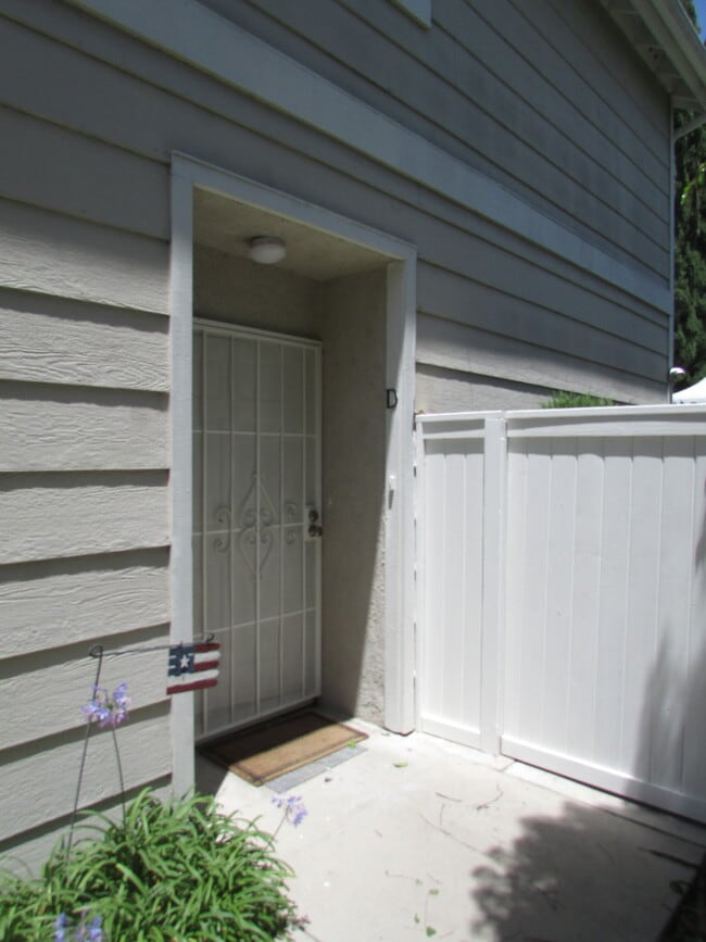 Front Door - 4031 Franklin Ave