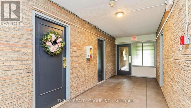 Building Photo - 635 Wonderland Rd S