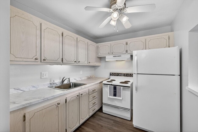 Foto del edificio - 700 Village Green Ct