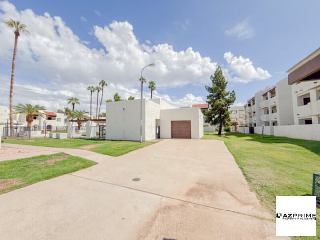 Foto del edificio - Stunning Fully-Furnished 2/2 Glendale Cond...