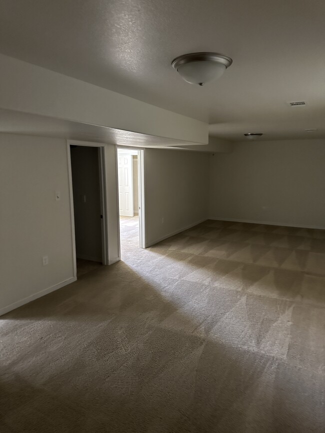 Foto del edificio - 1017 E 8th St