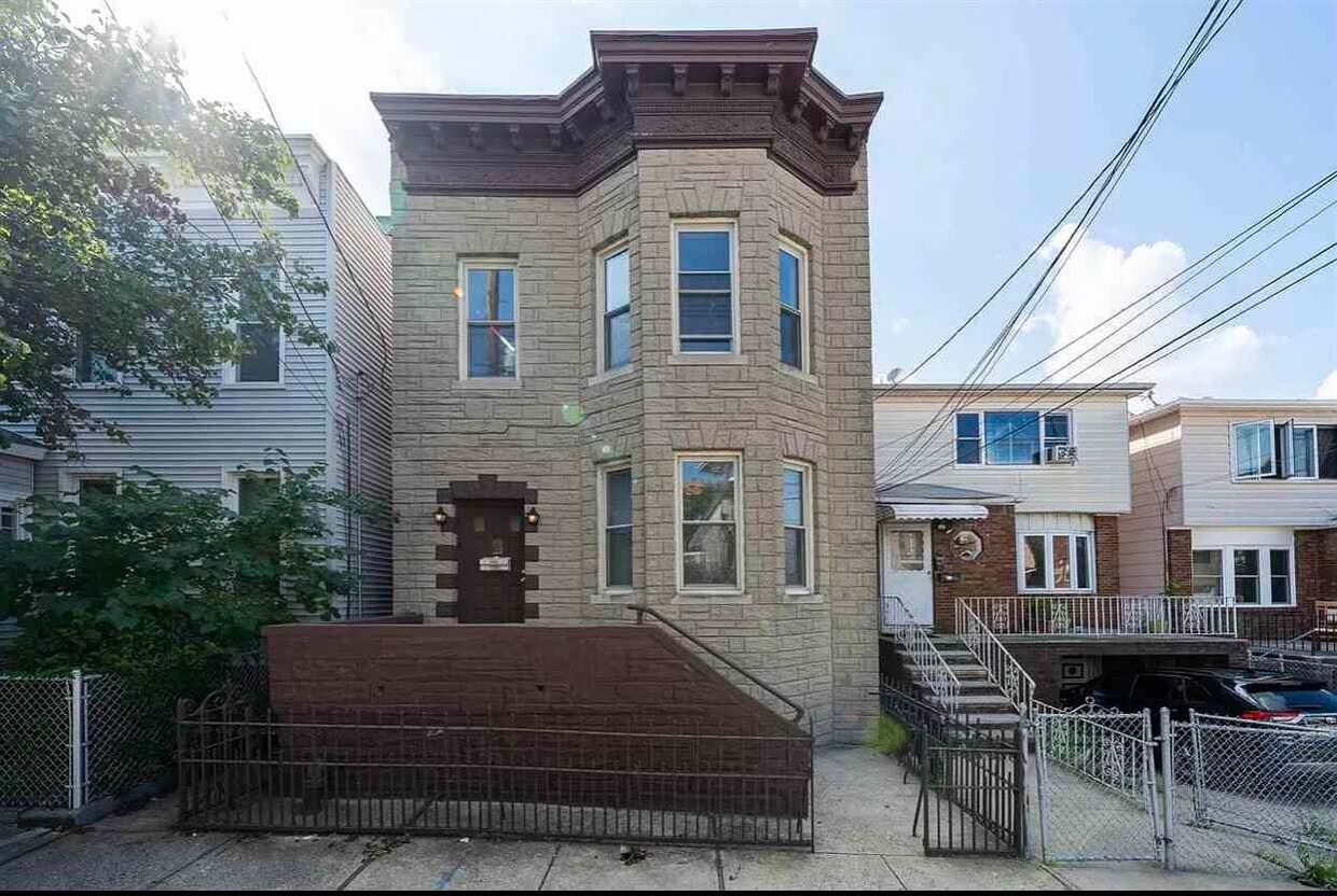 Primary Photo - 481 Liberty Ave