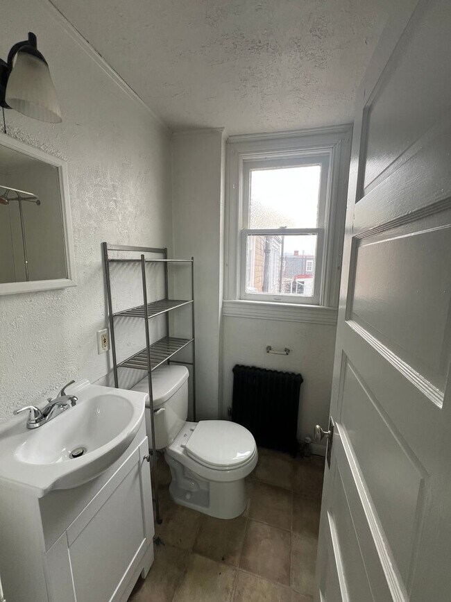 Building Photo - 156 S Richland Ave