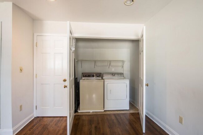 Building Photo - 3573 Highland Park Pl