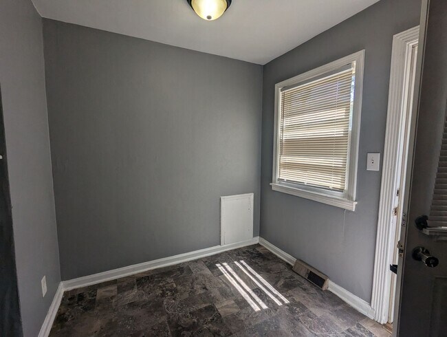 Foto del edificio - 403 Lee Rd