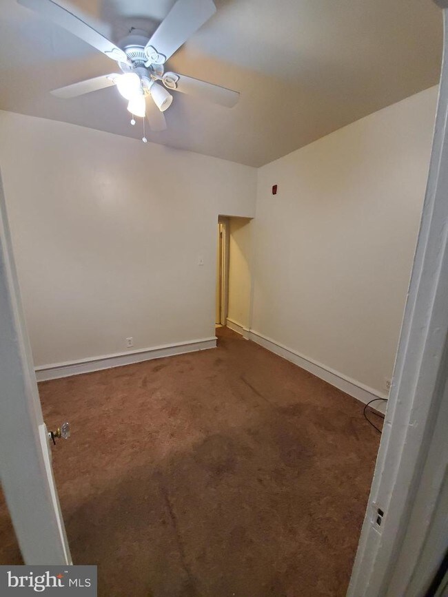 Building Photo - 1305 W Roosevelt Blvd
