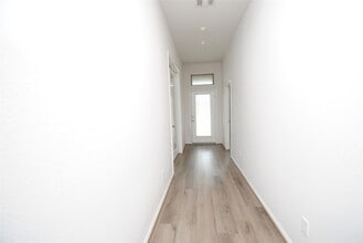 Building Photo - 24978 Tidmor Ln