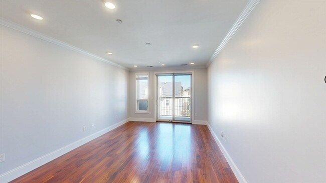 Building Photo - 87 Medford St