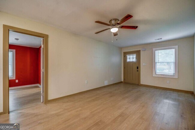 Foto del edificio - 1024 Regis Rd SE