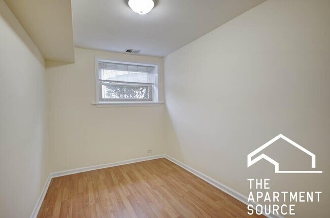 Foto del edificio - 3045 W Logan Blvd