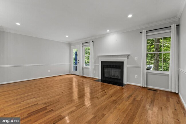 Building Photo - 106 Hackley Ct