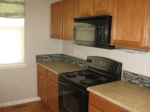 Building Photo - Beautiful 5 Bedroom Home for Rent on Creek...
