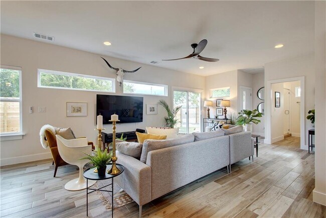 Foto del edificio - 1117 Brookswood Ave