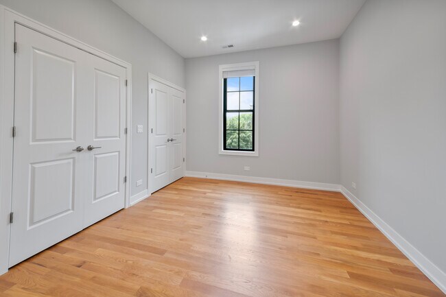 Foto del edificio - 1349 N Noble St