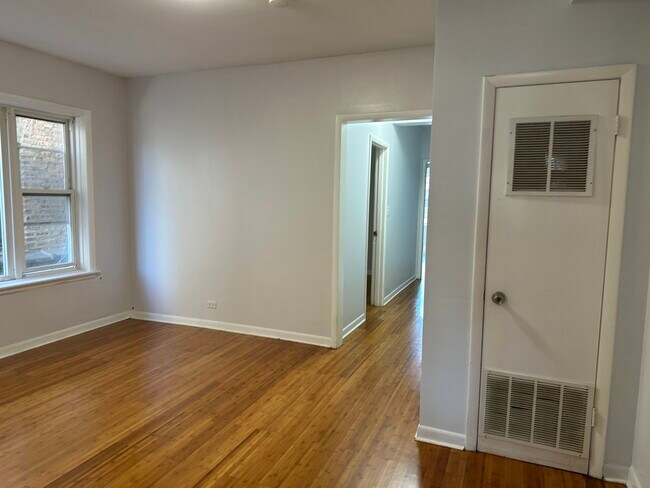 Foto del edificio - 3652 W Lawrence Ave