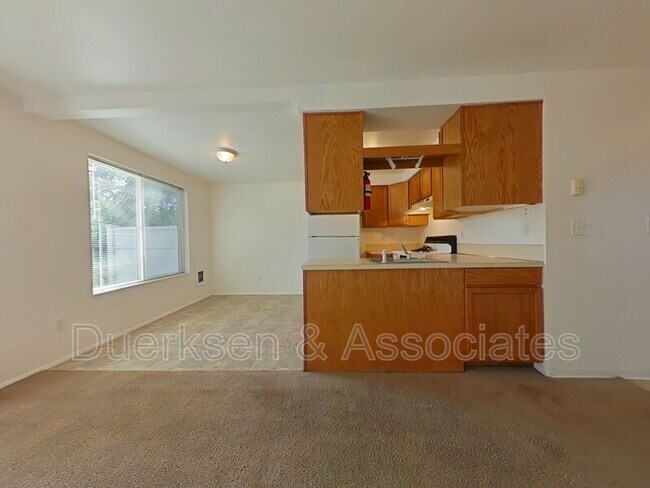 Building Photo - 2617 SW Pickford St