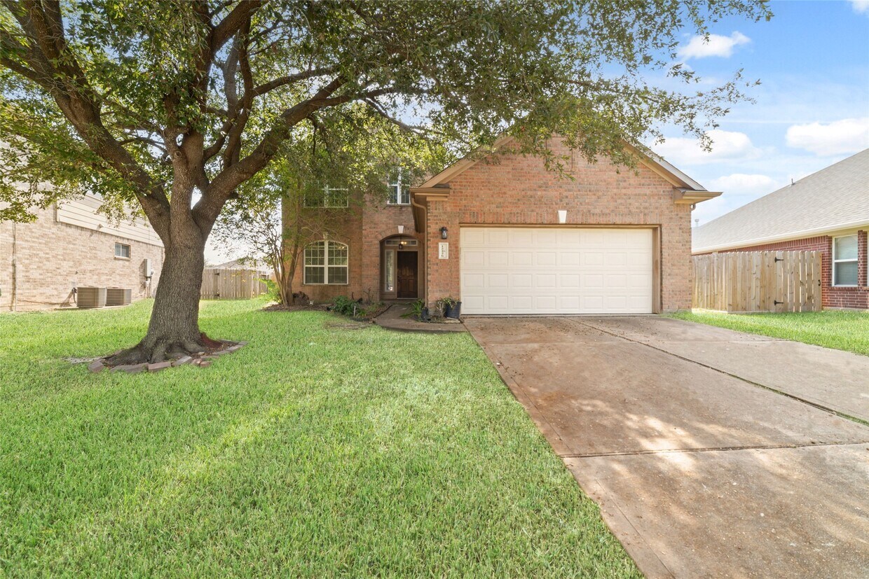 Foto principal - 12426 Taylorwood Ln