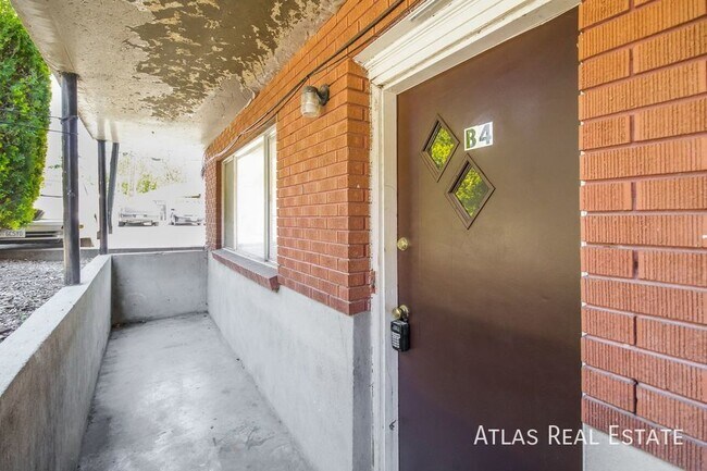 Foto del edificio - 1363 Emery St W