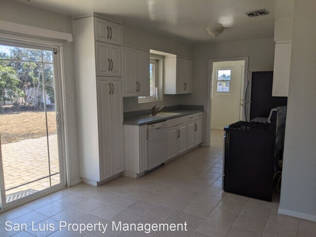 Building Photo - 3 br, 2 bath House - 155 W. Price